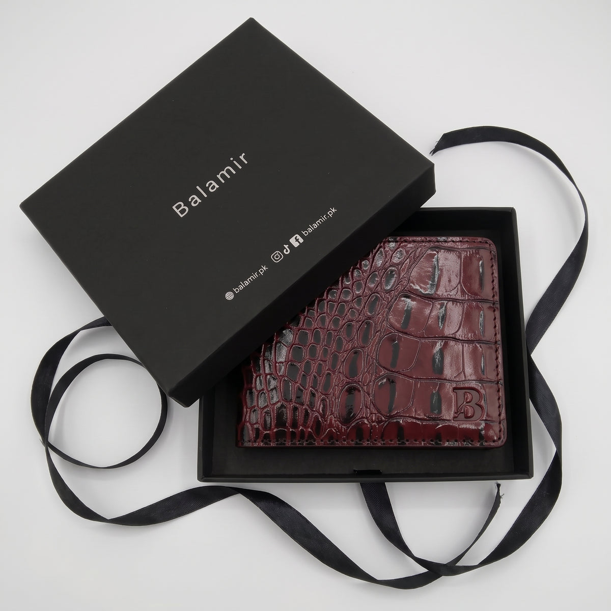 Crocodile Pattent Leather Bifold Wallet